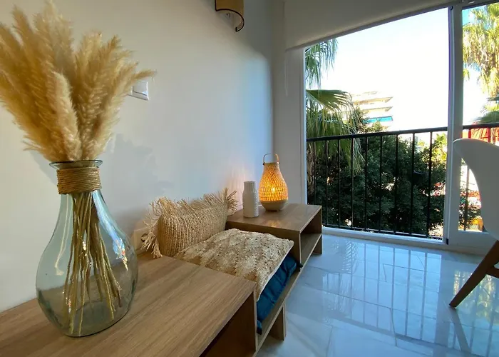 Nomad Milos Y Bali מארבלה